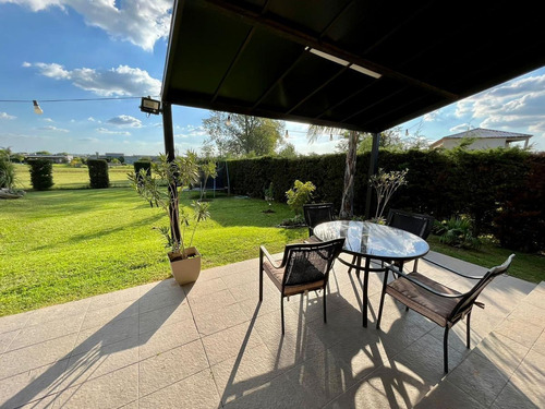 Imagen 7 de 21 de Venta Casa San Sebastián Área 1 Fondo Verde- Pilar