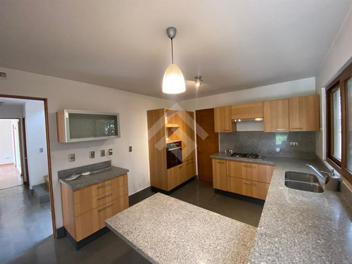 Casa En Venta De 3 Dorm. En Piedra Roja Colina