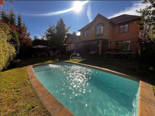 Casa En Venta De 7 Dorm. En Lo Barnechea