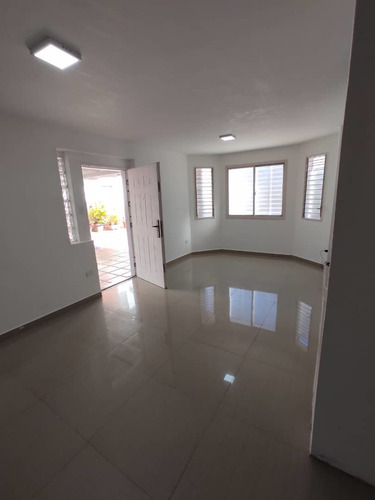 Imagen 2 de 10 de Town House Trigal Norte Gabriela 04121324237