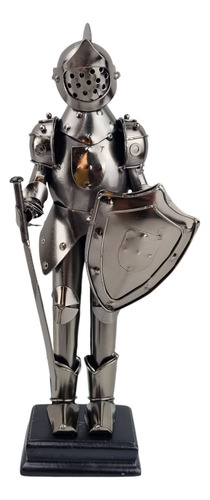Escultura Cavaleiro Medieval Com Escudo E Espada Em Metal