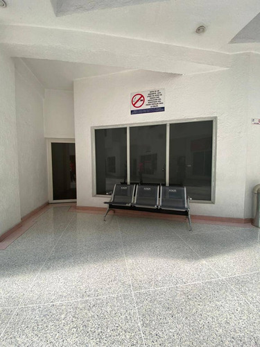 269801 Am* Venta De Local En Naguanagua Planta Baja En Hospital Metropolitano Del Nort