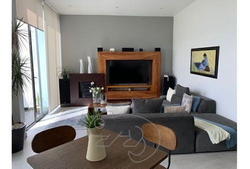 Imagen 4 de 30 de Moderna Casa Con Doble Altura