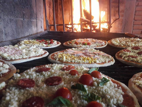 Servicio De Pizzas, Calzones, Chivitos Y Mas A La Parrilla