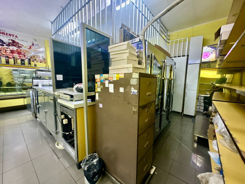 Se Alquila Local Comercial Con Fondo De Comercio!!. (villa Lugano)