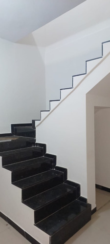 Casa Recém Reformada, Alugo, Vendo E Troco. Aceito Carro, Moto, Terreno E Apartamento Como Parte Do Pagamento.
