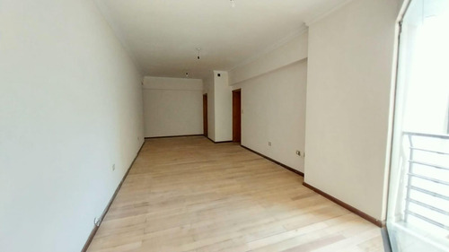 Departamento 2 Dormitorios En Venta. Pleno Centro, Laprida Al 100