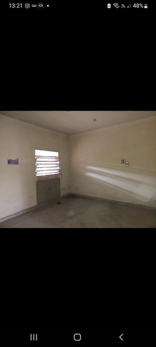 Flores Propiedades Vende Terreno De 560 Metros Cuadrados En España 1300 (casa A Reciclar O Demoler).