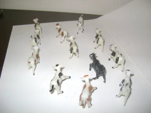 Antiguos Animalitos Tipo Eg Toys 8 Vacas 4 Terneros Razas 2 (Usado)