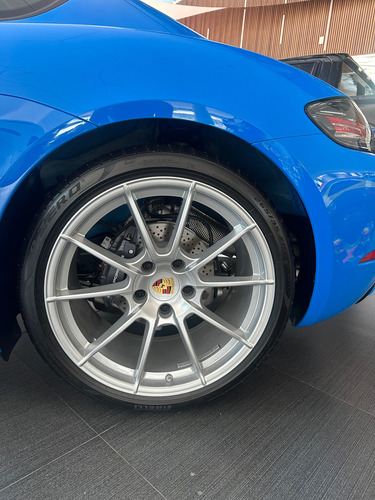 Estrena Auto!!! Es Un Azul Hermoso Y Con Poco Kilometraje
