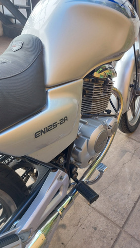 Suzuki En 125