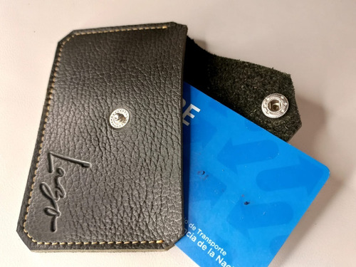 Imagen 3 de 3 de Tarjetero /porta Documentos De Cuero Con Broche