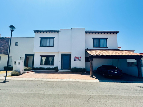 Residencia En Venta O Renta, Estilo Mexicano Moderno, Excelentes Acabados, Amplios Espacios E Iluminación Natural.