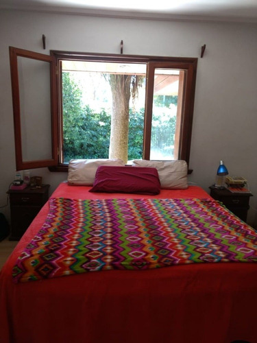 Venta Chalet 5 Amb Excelente-piscina-quincho-parque-cochera-parque-permuta-barrio El Grosellar