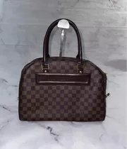 Clonados y pillados: el famoso bolso Multipochette de Louis Vuitton tiene  su versión low-cost en la nueva colección de Bershka