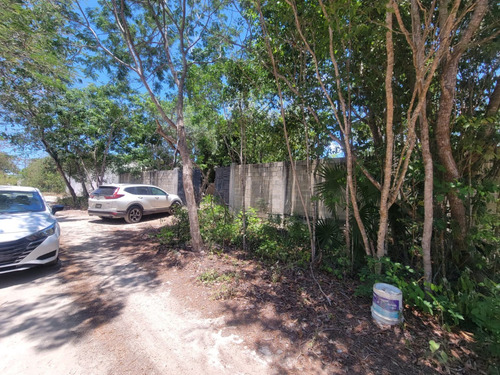 Vendo Terreno A Dos Cuadras Ave. La Luna