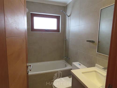 Casa Nueva En Venta De 4 Dorm. En Talca