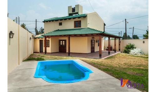 En Venta - Gran Casa En B° Grand Bourg - 450 M2 De Terreno