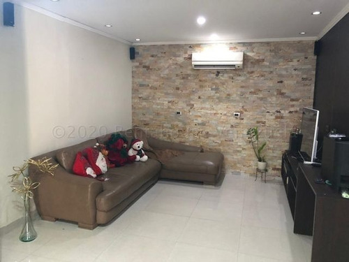 Imagen 2 de 24 de Rentahouse Carabobo Vende Townhouse Urb Valles De Camoruco Cod 22-4328 Forg