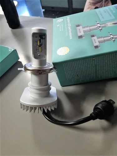 Imagen 1 de 6 de Philips H4 Ultinon Led 160% + Luz Alta Y Baja Garantía 5 Año