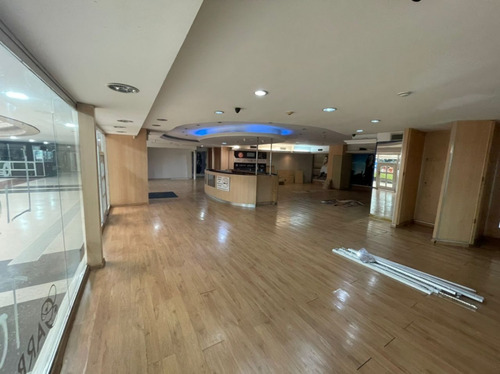 Imagen 6 de 10 de Local Comercial En El Shopping En Alquiler