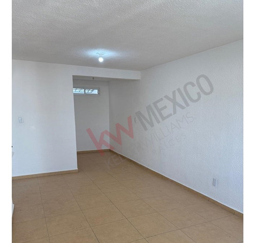 Ubicación Privilegiada En Una Zona Comercial Con Alta Afluencia Vehicular Y Peatonal. ¡ide...