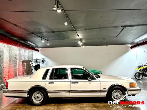 Lincoln Town Car 1990