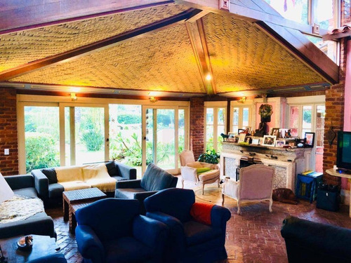 Casa Com 3 Dormitórios À Venda, 350 M² Por R$ 1.800.000,00 - Albuquerque - Teresópolis/rj - Ca0256