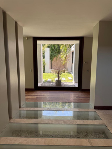 Moderna En Condominio Cercana A Colegios, Centro Comercial