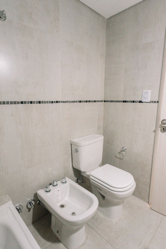 Un Dormitorio Semi Nuevo