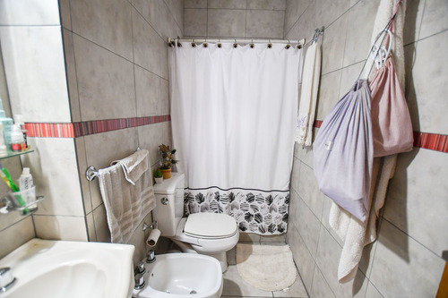 Imagen 7 de 27 de Casa De 3 Dormitorios Y Patio En Venta, La Plata