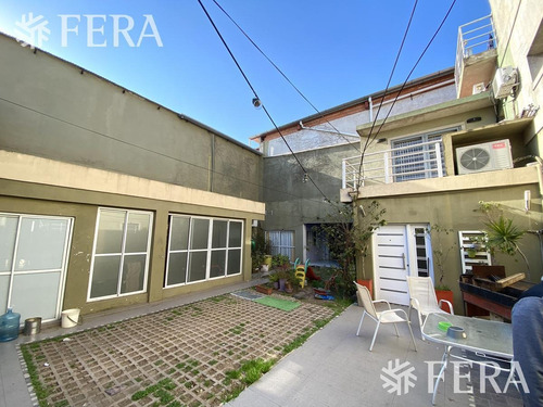 Imagen 4 de 23 de Venta De Galpón, 3 Departamentos, Local Y Espacio Guardacoches En Quilmes Oeste