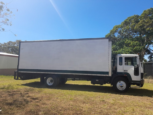 Imagen 2 de 10 de Transportes Y Mudanzas Camion 7.30 Mts Con Rampa Hidraulica