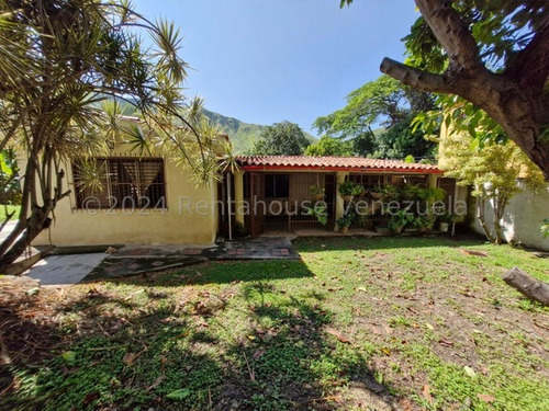 Gbf 25-2823 Vendo Encantadora Casa Con Terreno Barrio Sucre Oportunidad Única Llame Ya.