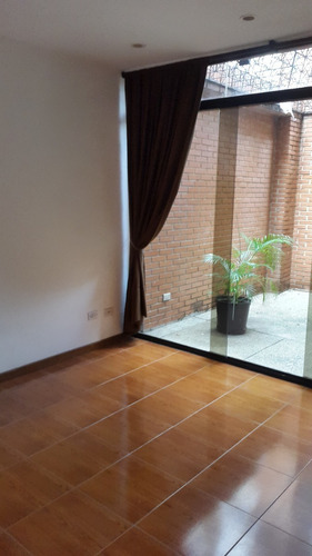 Vendo Apartamento En Campo Alegre De 74m2 En Planta Baja 