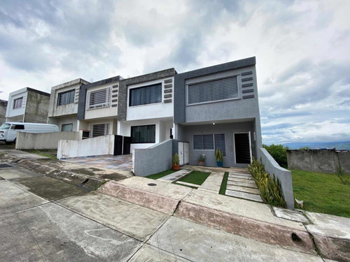 Imagen 4 de 24 de Moderna Casa En Venta De Oportunidad