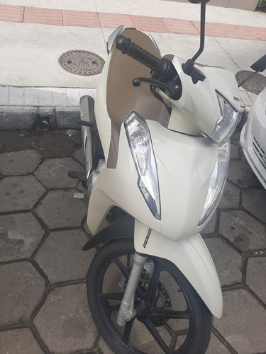 Imagem 2 de 7 de Honda Biz