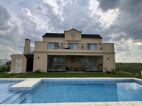 Casa En Venta En San Lucas, Canning, San Vicente
