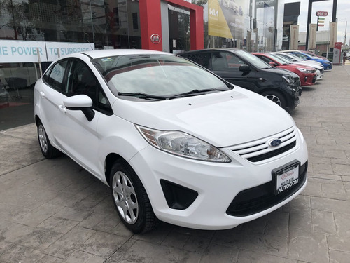 Imagen 6 de 15 de Ford Fiesta 4 Puertas