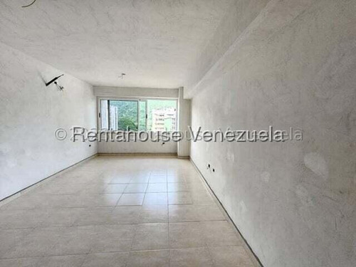 Bello Apartamento En Venta En Los Cabos A Remodelar A Su Gusto Con Planta Eléctrica Total Agua Constante Piso Medio Excelente Ubicación Nela 25-20469