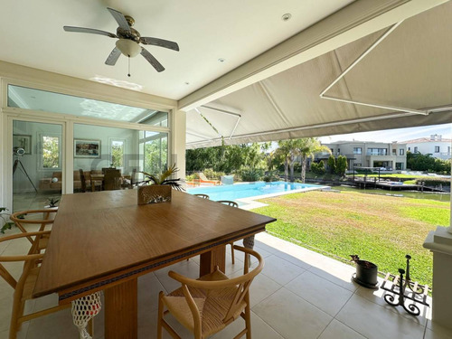 Impecable Casa En Alquiler Amoblado En Cabos Del Lago.