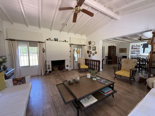 Encantadora Casa Quinta A La Venta En El Prestigioso Barrio La Araucaria| Lobos