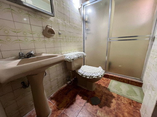 Casa Con Piscina Urbanización Andrés Bello Maracay