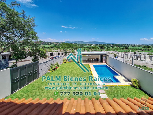 Casa Sola Con Alberca En Fraccionamiento Con Acceso Controlado, 4 Recámaras, 4.5 Baños, 3 Estacionamientos, Xochitepec, Morelos
