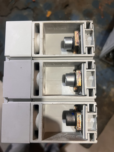 Disjuntor Abb Sace Tmax T5 N 400 1000v 8kv 400a 50/60hz (Usado)