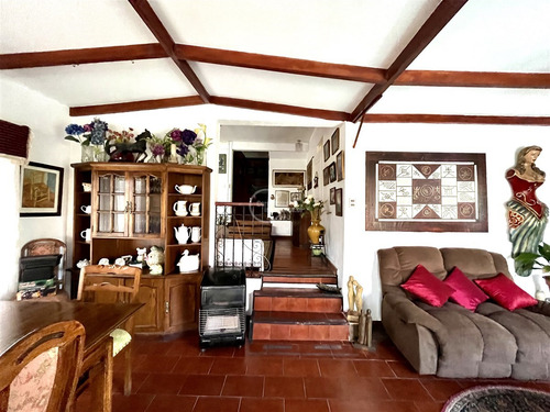 Casa En Venta De 5 Dorm. En Las Condes