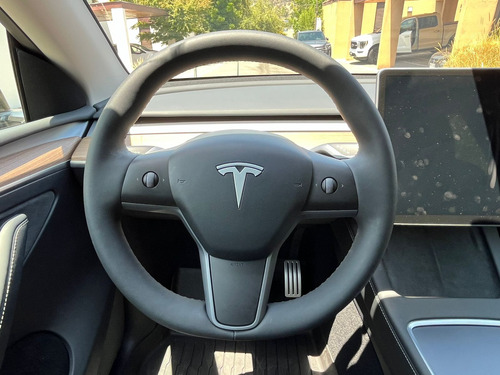 Tesla MODEL Y Performance