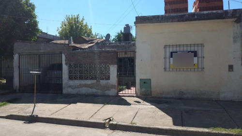 Casa En Venta En Isidro Casanova