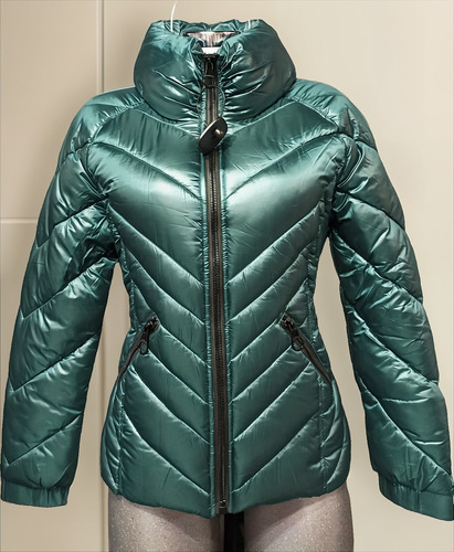 Chamarra Guess Tea Con Cuello De Tortuga Para Dama