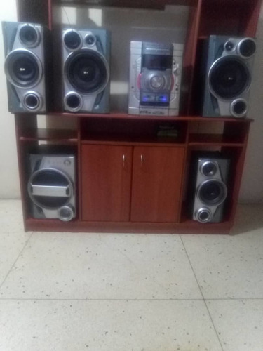 Equipo De Sonido LG Con 5 Cornetas Y Usb 